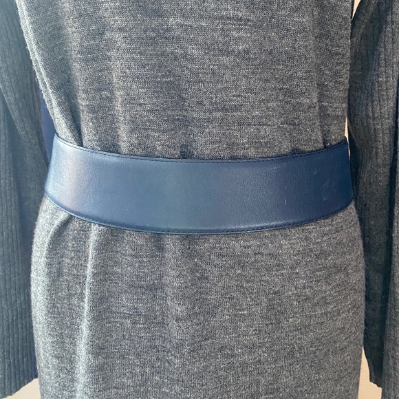 Genuine Lizard Blue Buckle Belt Small
SIZE - it fits like a small best - Picture 2 of 4